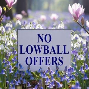 🌺 Welcome to my closet!🪻🌸 Please feel free to bundle and save.🌺🪻🌸🌹🙏🏼